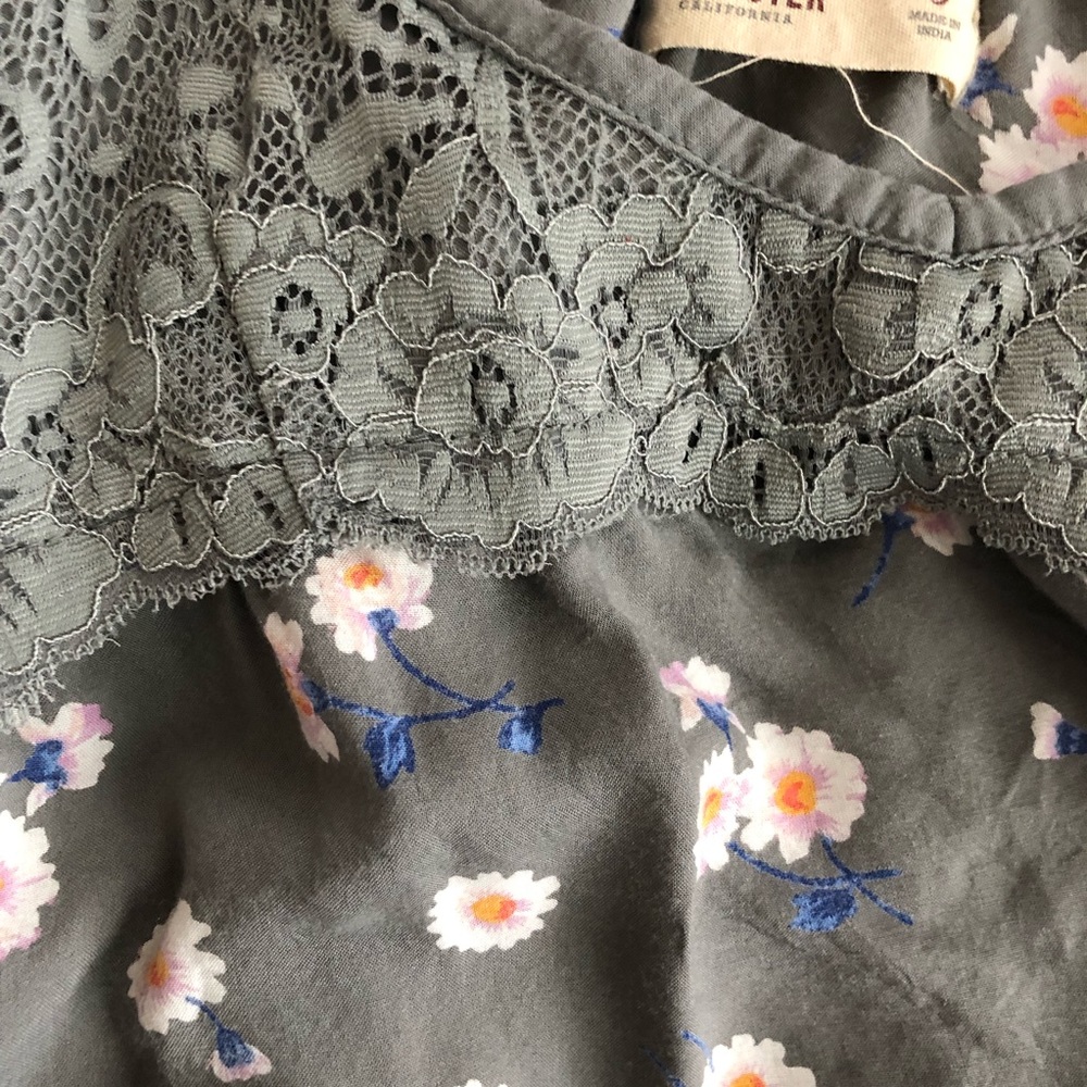 Hollister floral tank top - Picture 3 of 3